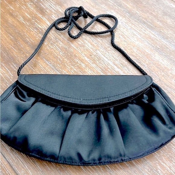 ⭐️Vintage La Regale,Black Satin Purse with inner shoulder Strap, Gorgeous! - Picture 1 of 12